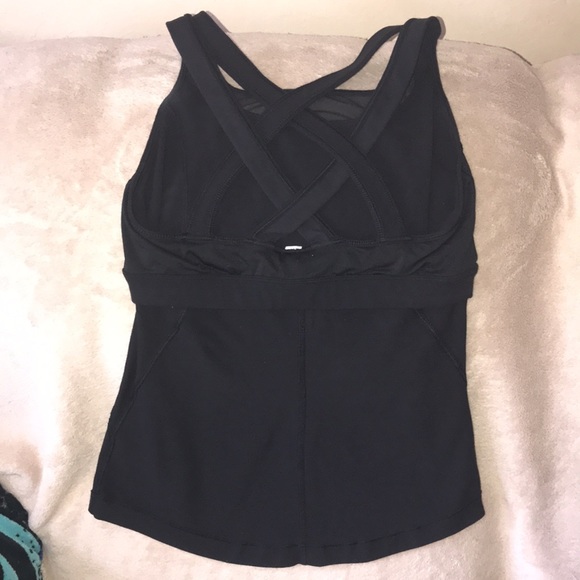 Lululemon black size 6 tank top built in bra mesh accents criss cross back 💕 - Picture 6 of 10